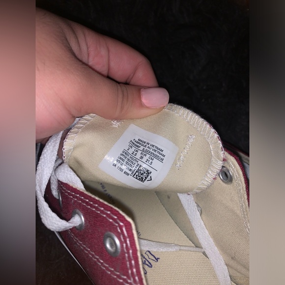 Converse - Picture 2 of 6